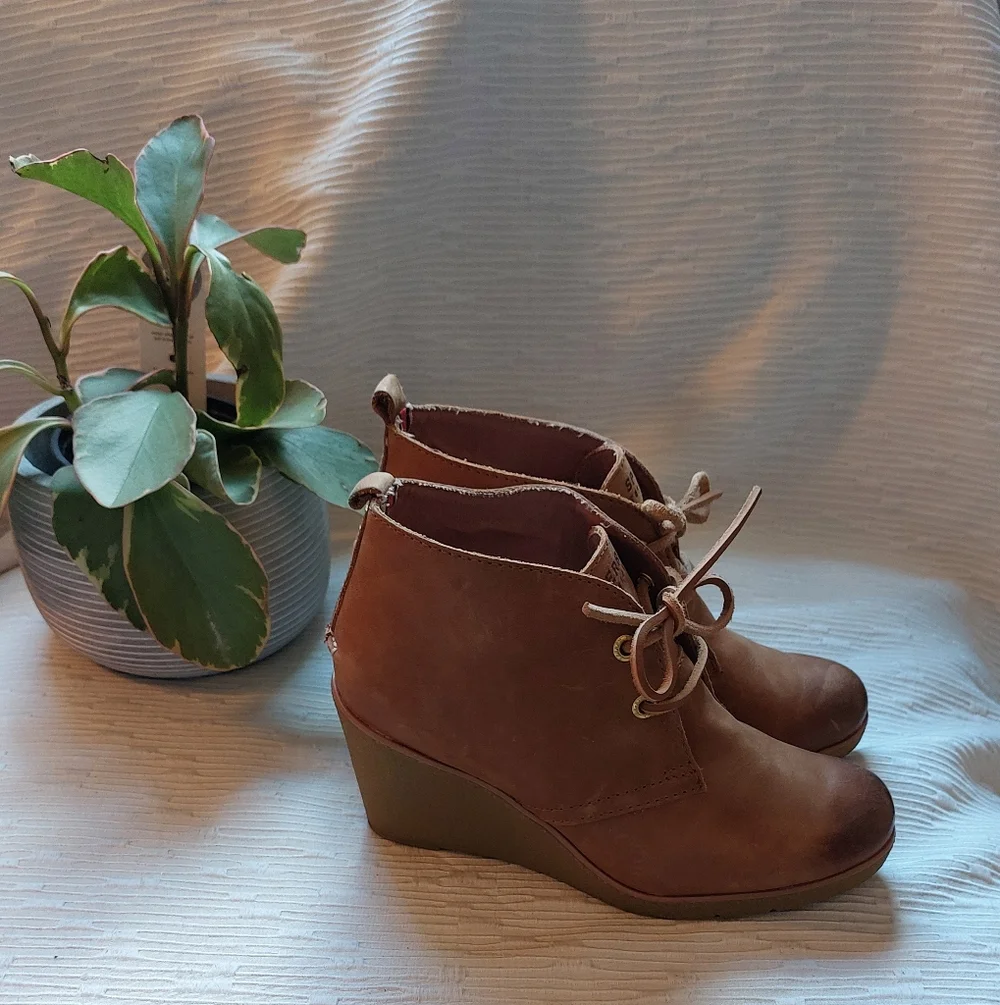 Sperry Brown Wedge Ankle Boots Size 6.5